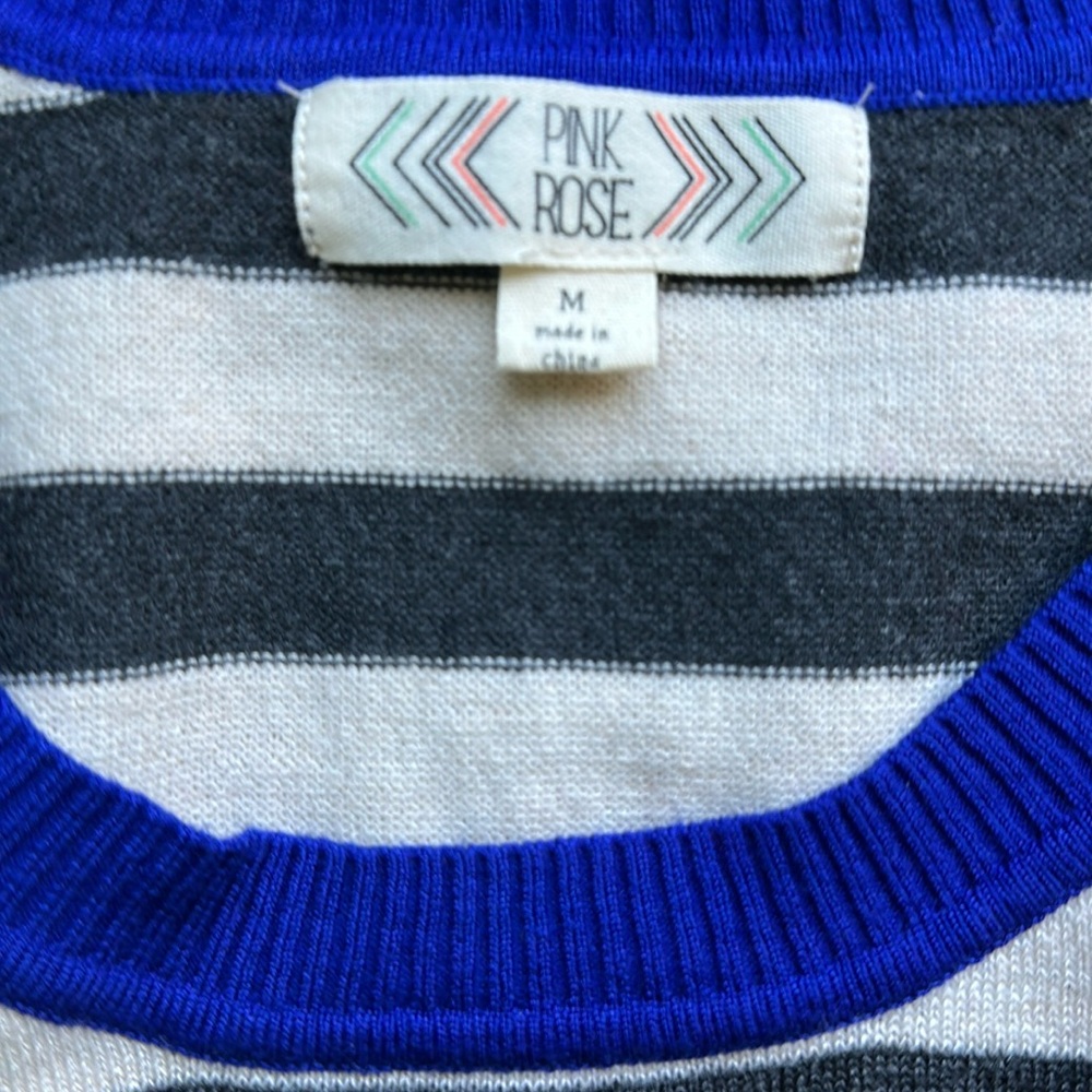 🟦🟦NWOT Pink Rose Pullover Sweater🟦🟦 - Picture 9 of 10